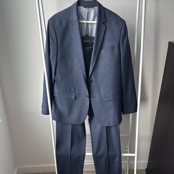 Banana Republic Men’s Navy Slim Fit Suit – 2 Piece Set, Size L (Blazer + Pants) - Picture 4 of 4
